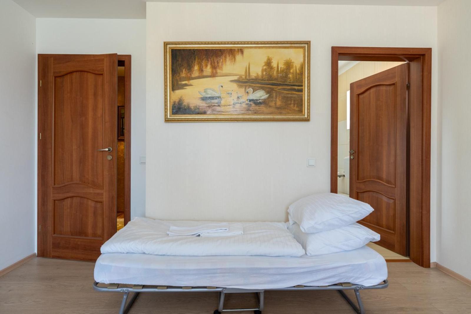 Farawayhomes Aparthotel Near Vienna Airport - Anytime Self Check-In Брукк-ан-дер-Лайта Экстерьер фото